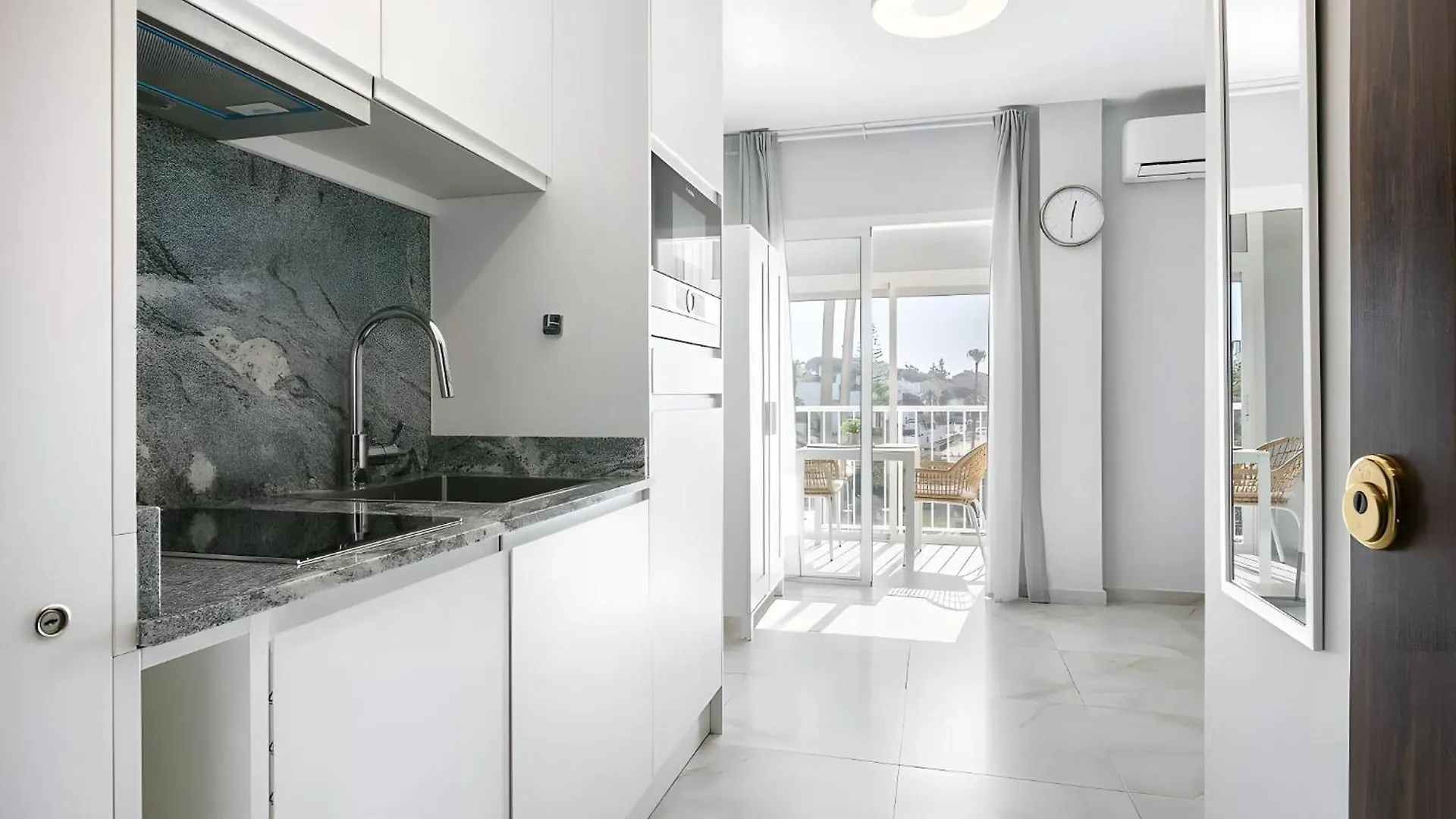 @Seafront Apartment Sitio de Calahonda